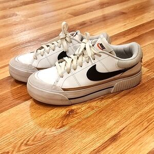 Nike Women's Court Legacy Lift